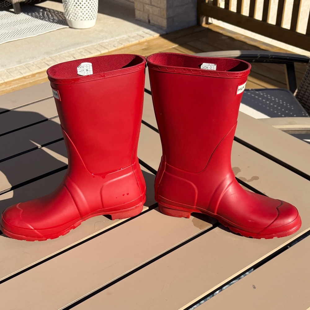 Hunter Bold Red Waterproof Boots - Picture 2 of 5